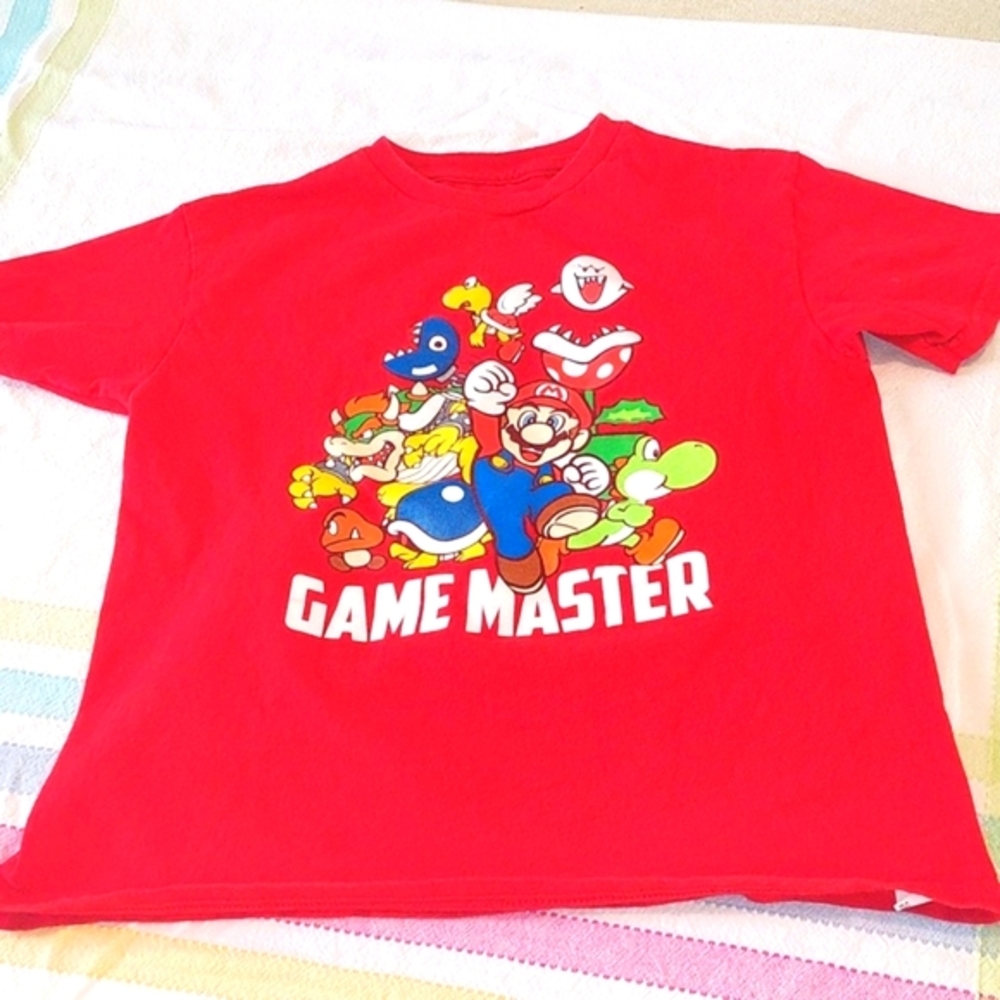 Super Mario Red Size M Tee Shirt. New Condition